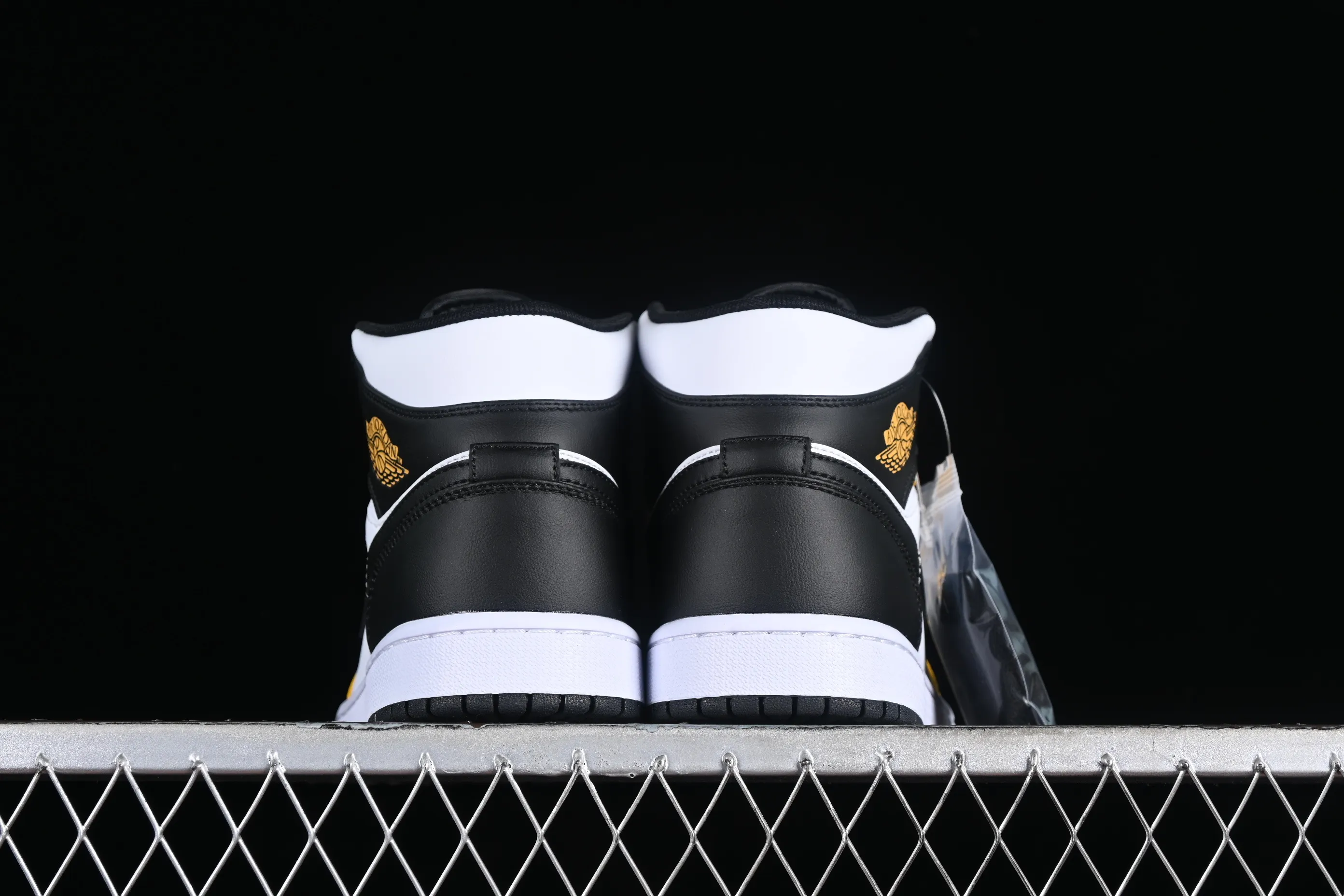 All categories Air Jordan Jordan series basketball shoes Air Jordan 1 Mid Air Jordan 1 Mid AJ1 Joe 1 white black yellow Chinese culture and leisure sneakers DQ8426-701